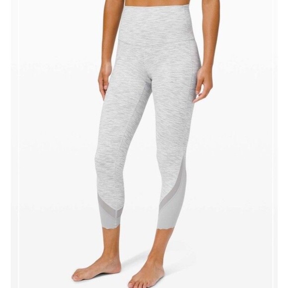 Lululemon Wunder Under Crop High-Rise *Roll Down Scallop Full-On Luxtreme 23" 6 - Picture 1 of 9